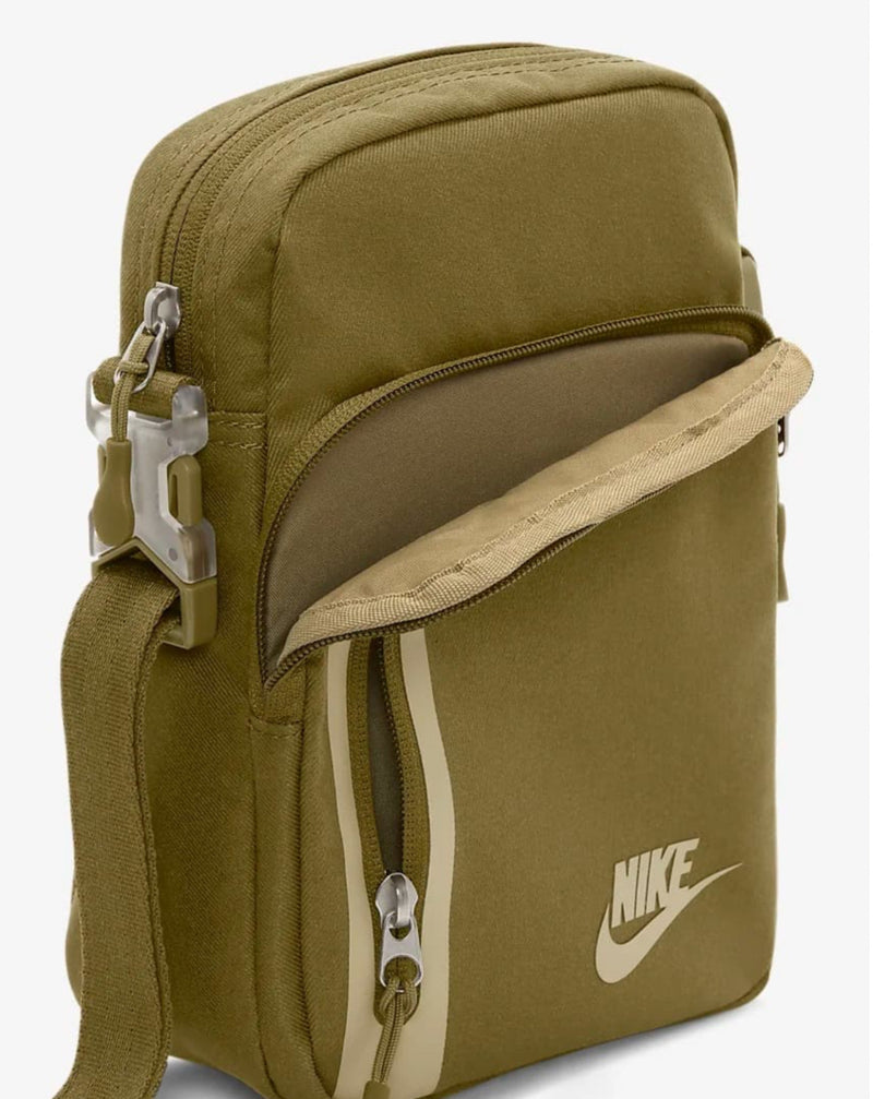 Nike elemental premium crossbody pouch 4L