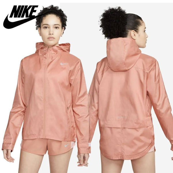 Nike essential running water repellent jacket women’s small