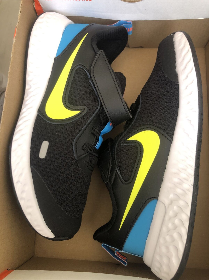 Nike Revolution 5 Kids Size 11