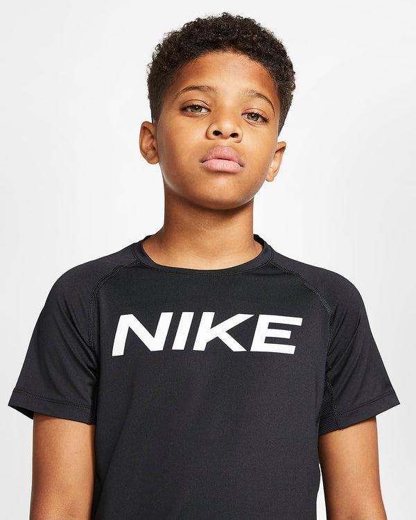 Nike T shirt kids medium