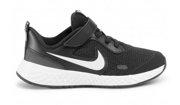 Nike Revolution 5